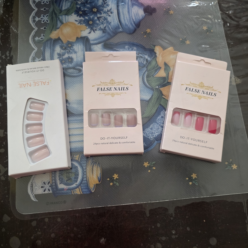 False Nails Set in Pink and Nude